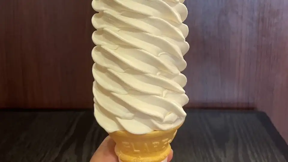 「デッカ！！」「これ食べるために富山行こ」これで330円...「万葉の里 高岡」の〝激安巨大ソフト〟に1.6万人驚がく