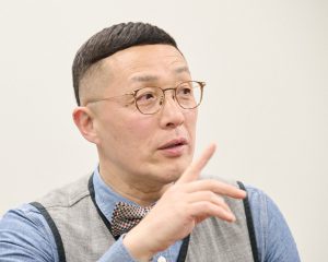 「一日1000件の殺害予告が…」スマホなき時代のデマ拡散。“殺人犯”にされたスマイリーキクチが今なお警鐘を鳴らし続けるワケ