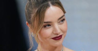 ミランダ・カー、ミニドレスでクリスマスムード全開元夫も「いいね！」