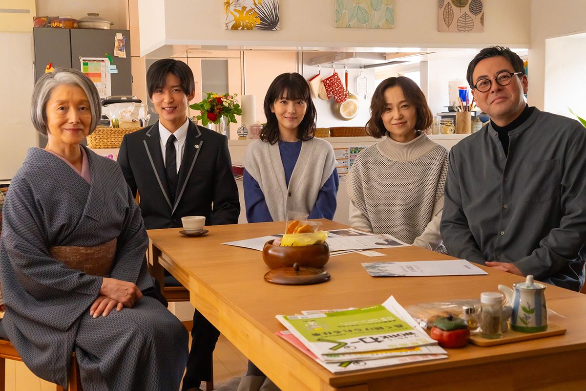 浜辺美波×目黒蓮『ほどなく、お別れです』興収30億円突破！ 笑顔あふれるメイキング写真が公開