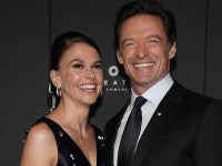 元妻へのメッセージ？ヒュー・ジャックマンが「終わりにしてくれ」と書かれたパーカーを着用
