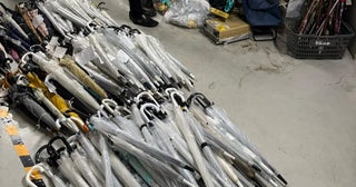 傘の忘れ物は年間推定328万本経済損失は年間約66億円規模に
