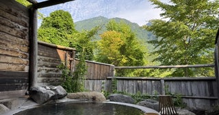 奥飛騨の自然と掛け流しの硫黄泉飛騨牛や朴葉味噌も味わえる素朴な宿「奥飛騨温泉郷 旅館 焼乃湯」【コラム：おんせん！オンセン！温泉！】