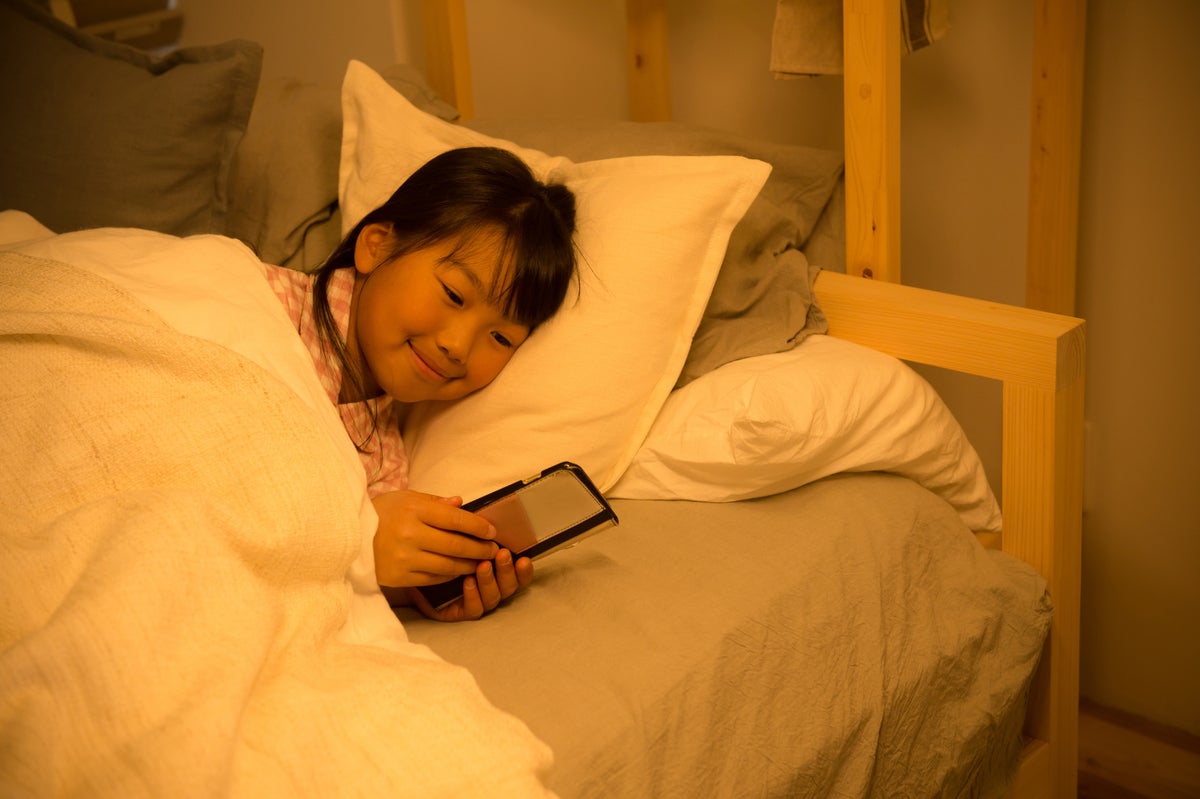 「週末にまとめて」は逆効果？ 子どもの脳に疲れをためこむNG習慣とは