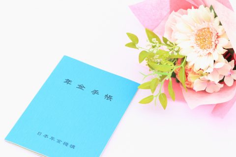 年金を「月15万円」受け取る夫と、70歳で死別…妻の私は「遺族年金」を受け取れますか？ 自分の年金「7万円」と合わせれば、“残りの老後生活”は暮らしていけるでしょうか？