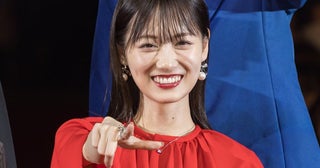 山下美月、ネコ耳ニット帽×肩出しトップス姿にファン悶絶「ラインが綺麗」「二度見する美しさ」