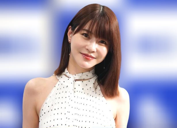 岸明日香、ブラウンジャケットの“秋コーデ”を披露…大人っぽい魅力満載のショットに「めちゃくちゃキレイ」の声