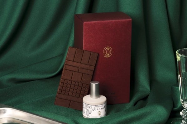 OSAJI × Minimal コラボ第2弾！チョコレートの香りをまとうオードトワレとチョコレートのセットが数量限定登場
