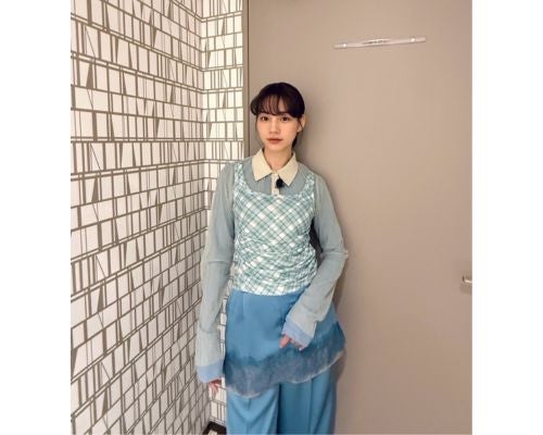  のん、透明感あふれる“ブルーコーデ”に絶賛の声 