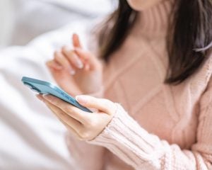 「1日12時間もスマホを見てしまう」仕事の集中力が持たない33歳女性に佐藤優が勧めた、意外な解決策