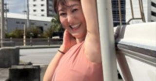 グラビア話題44歳・元NHKの竹中知華アナ、ピンクのワンピ姿で腕上げ「ドッキリした」「スタイル抜群」「すっっご」
