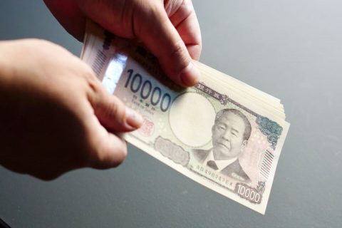 私立校の「寄付金は最低30万円以上」に衝撃！ 任意なのにママ友は「5口寄付する」とのこと…わが家は払ってませんが“非常識な家庭”として、娘の不利にならないでしょうか？