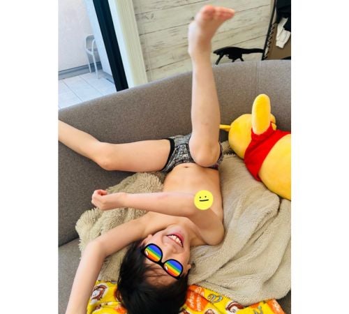  ココリコ遠藤の妻、次男の退院報告＆元気すぎる様子に驚き 