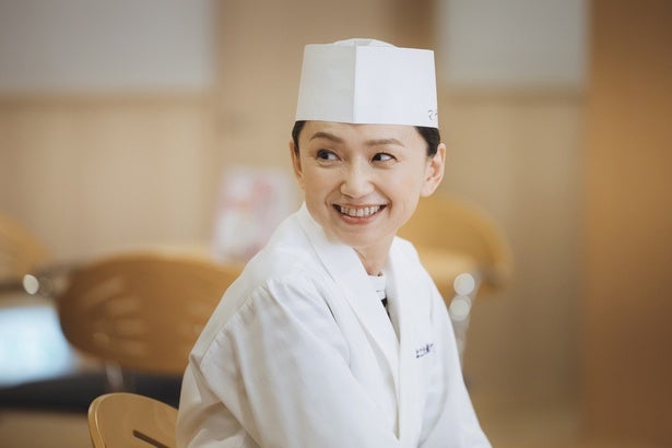 「アジで自分の味を表現する」課題に臨む永作博美“みなと”は、中沢元紀“渚”との会話で原点を思い出す＜時すでにおスシ!?＞