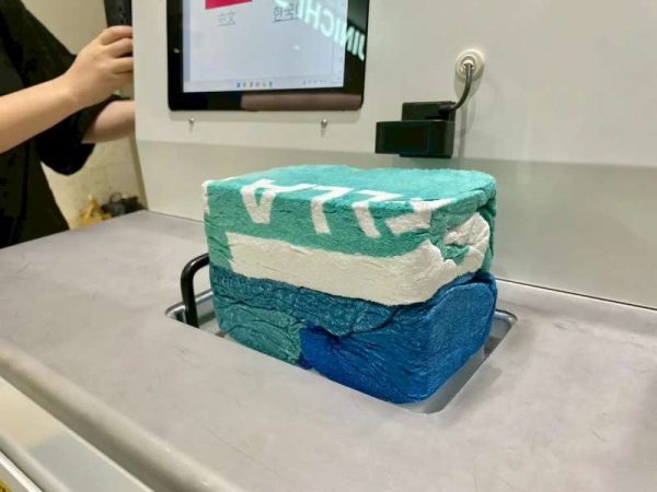 日本空港ビルデングとSJOY、最大1/7サイズまで衣類を圧縮「Pocket Tips」を本格導入各空港へ設置
