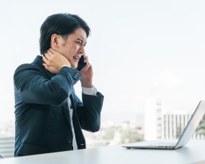 余計な口を出し「返信が遅い」とブチ切れる…元コンサルの体育会系上司に現場は困惑「残業はむしろ増えた」