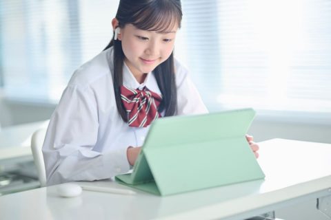 4月から入学した高校で指定のタブレットが「6万円」。家庭で購入しなければならないそうですが、これって一般的ですか？