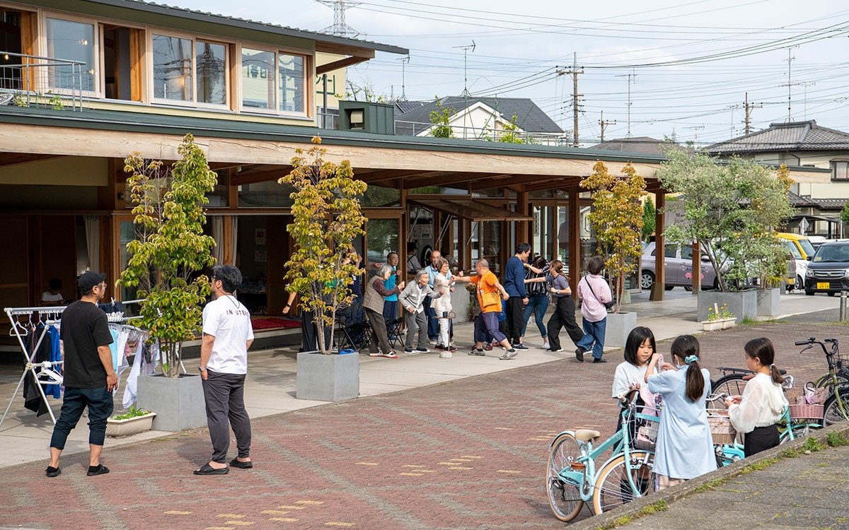 シャッター商店街を福祉施設に!? 子どもも高齢者も障がい者も、家族のように過ごす”街の家”「春日台センターセンター」神奈川県愛川町