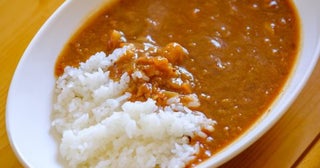 一人暮らしなら「カレー」はレトルトにすべき？ルーを使って作った場合との価格差は？