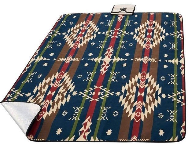 厚手＆ふかふかで座り心地◎公園ランチもフェスも快適に！アウトドア時間がワンランクアップ【ロゴス】断熱防水マットがAmazonで販売中！