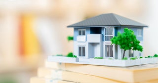 【フラット35】の最新利用調査では、中古住宅での利用割合が増加！新築と中古の年収倍率に大きな開きも