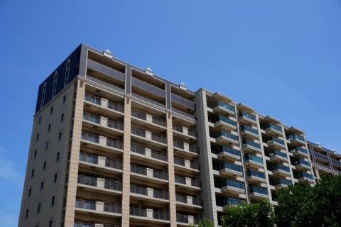 都営住宅に住む母と同居することになり、世帯年収が「400万円」になる見込みです。収入が増えたら、家賃はすぐに引き上げられてしまうのでしょうか？