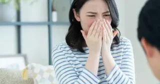 不倫がバレる女性に共通している言動。「これは不倫じゃなくて…」女性たちの“言い換え表現”に驚き
