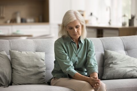 母は「貯金が800万円あるから」と賃貸に住み続けるようです。持ち家なしでも「年金だけ」でやりくりできるでしょうか？