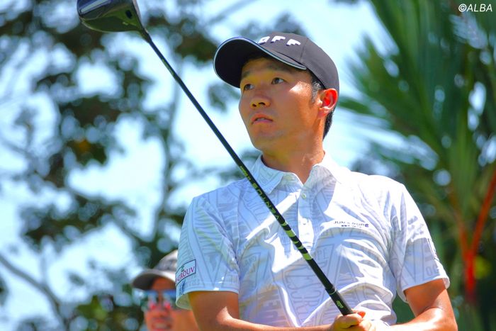浅地洋佑が7バーディで16位浮上単独首位にJ・ラーム