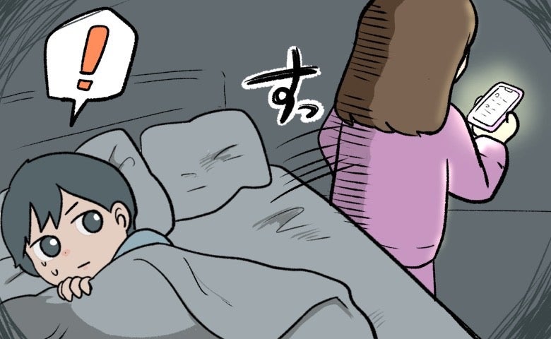 深夜にベッドを抜け出す彼女…彼女が、僕の家のトイレでコソコソしていたこととは