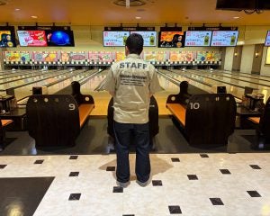 新宿“唯一の”ボウリング場が閉店。指のない客、トイレに注射器…最後の支配人が見た歌舞伎町の変遷