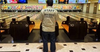 新宿“唯一の”ボウリング場が閉店。指のない客、トイレに注射器…最後の支配人が見た歌舞伎町の変遷