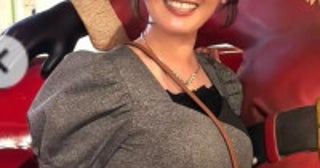 グラビア話題の43歳・元NHKアナウンサー、ミニ丈ワンピ姿が「魅力スゴイ」「スタイル抜群」と絶賛の声