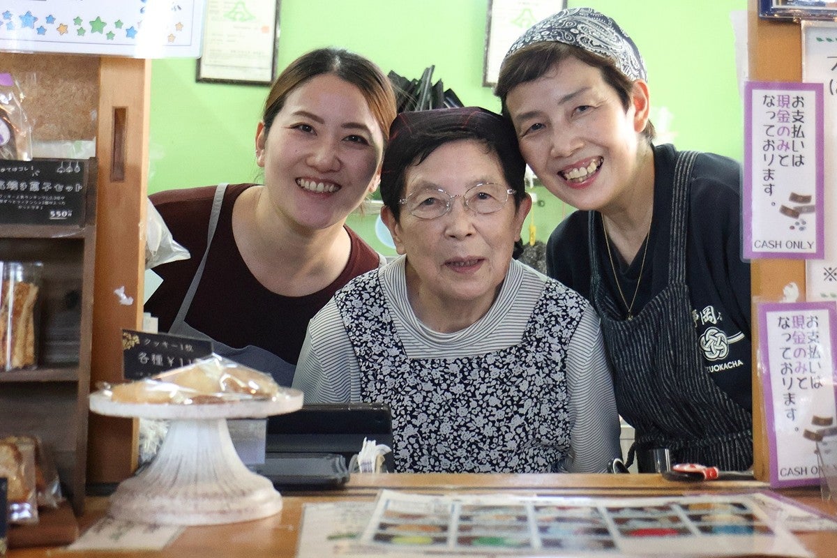 夏の売りは“ひんやり”あずきかき氷女性三代で営む甘味処の看板娘90歳