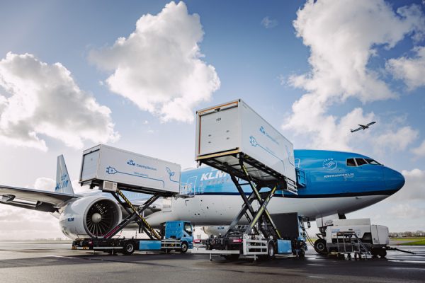 KLMオランダ航空、機内食子会社の一部株式をゲートグループに売却へ一部は継続保有