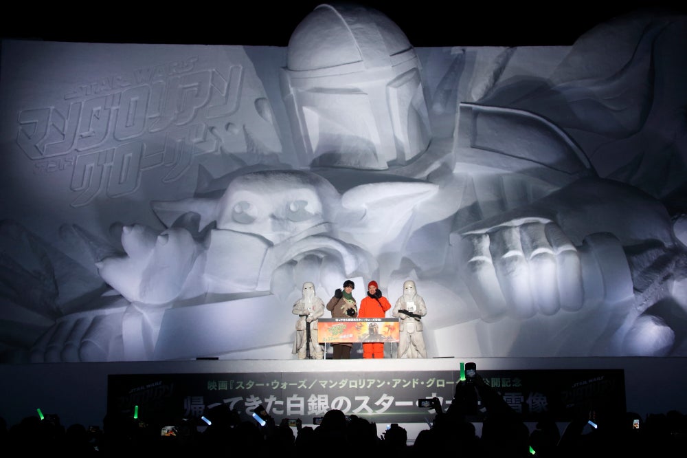 中島裕翔＆野口聡一が大興奮！さっぽろ雪まつりに「マンダロリアン・アンド・グローグー」巨大雪像が現れる