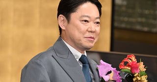 阿部サダヲ、授賞式で“不適切”行動？自虐コメントで笑い起こす【第33回 橋田賞】
