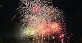 【京都府亀岡市】「亀岡平和祭保津川市民花火大会」8/11開催！2尺玉の打ち上げやももクロとのコラボも