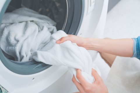 一人暮らしでドラム式洗濯機はオーバースペック？ 縦型洗濯機と比べて価格・電気代・水道代・手間はどれくらい違う？