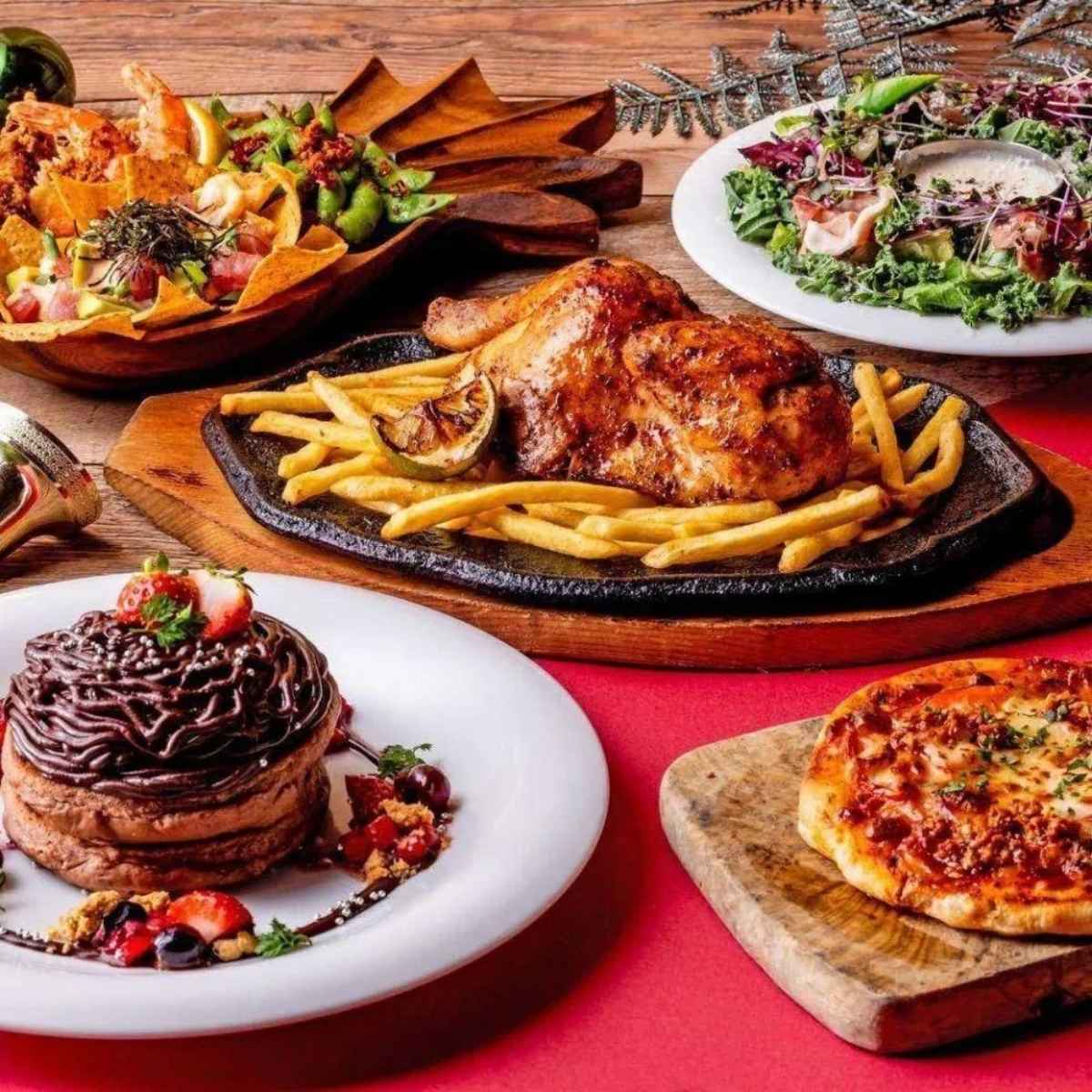 5,000円以下！東京の高コスパなクリスマスディナー6選。和牛ローストビーフやホールケーキ付き、幻想的なアクアリウムも