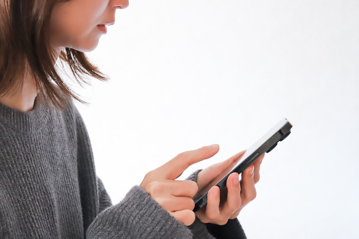 「幼児の顔面にケーキ押し付け」動画が警察・児相案件に…SNSでの子供投稿に潜む“取り返しのつかないリスク”、「デジタル誘拐」の危険も