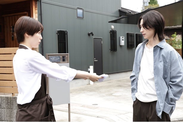 池田匡志“理央”が秋田汐梨“はる”にキス…「男として好きにならない」が条件の同居生活がスタート＜share＞