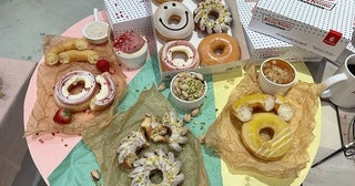 ザクぽろ！ふわフワ！ほわモチ！「クリスピー・クリーム・ドーナツ」の食感を楽しむ春ドーナツ