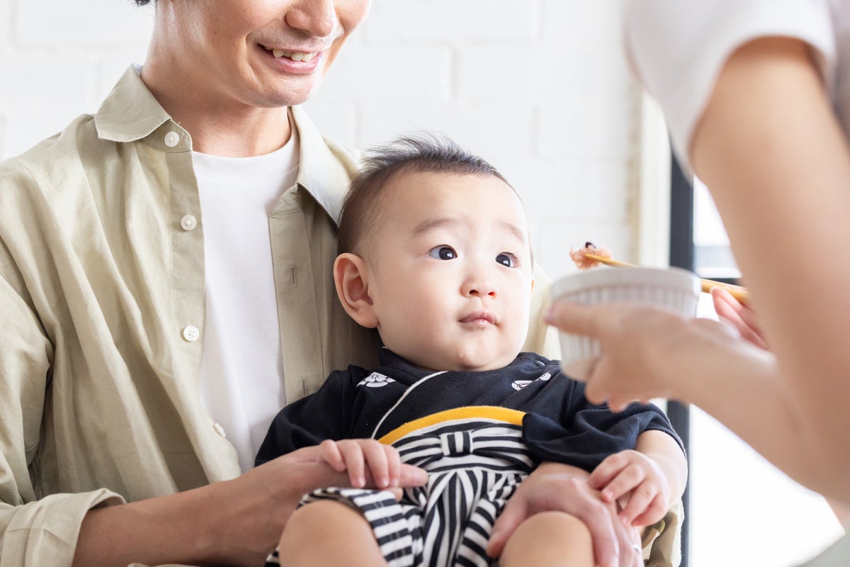 アンガールズ田中さん、0歳長男と初の里帰りでお食い初め「紋付袴も着せました！」