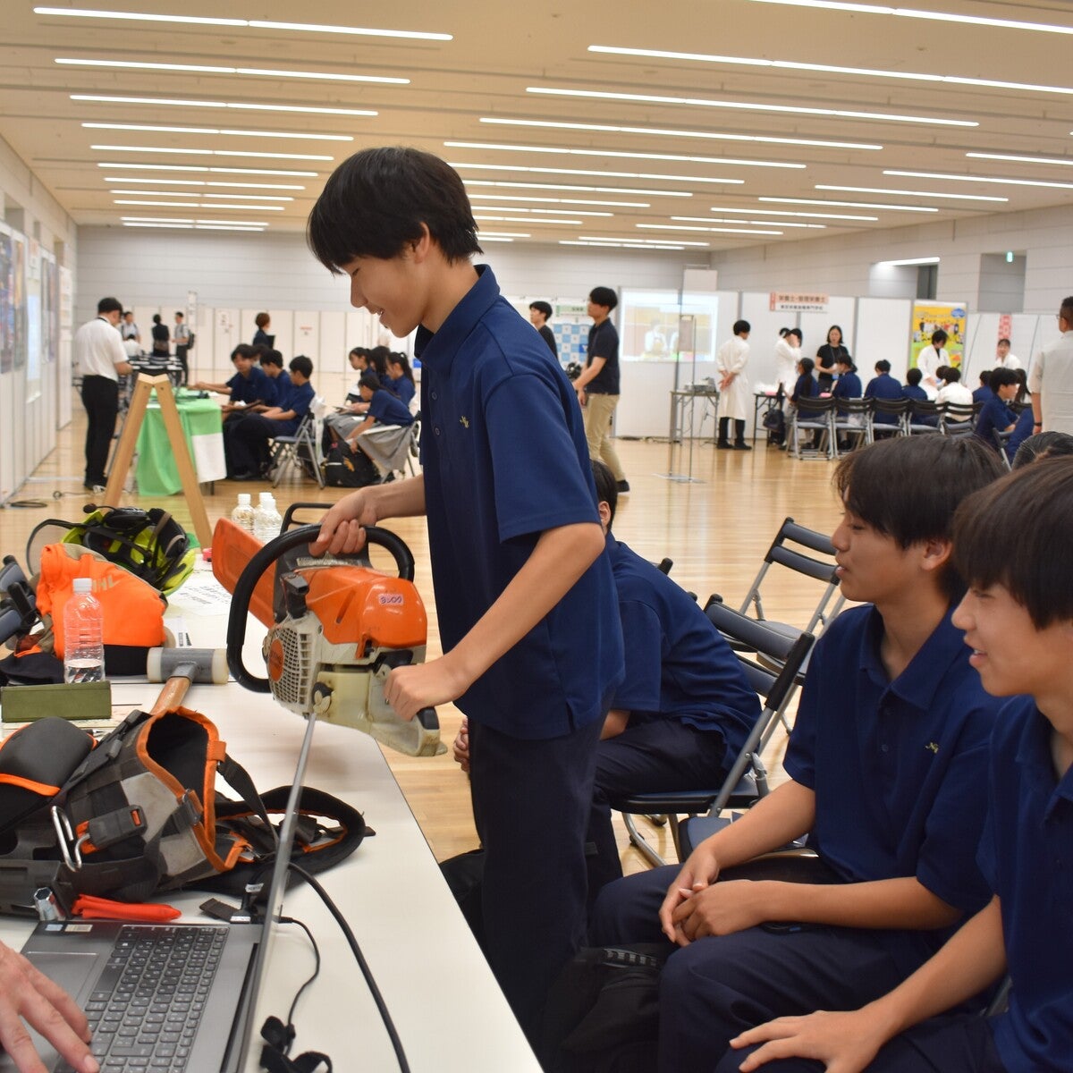 「給料どうですか？」中学生の直球質問に多彩な業種の社会人が本気で向き合う。リアルを伝えるキャリア教育最前線