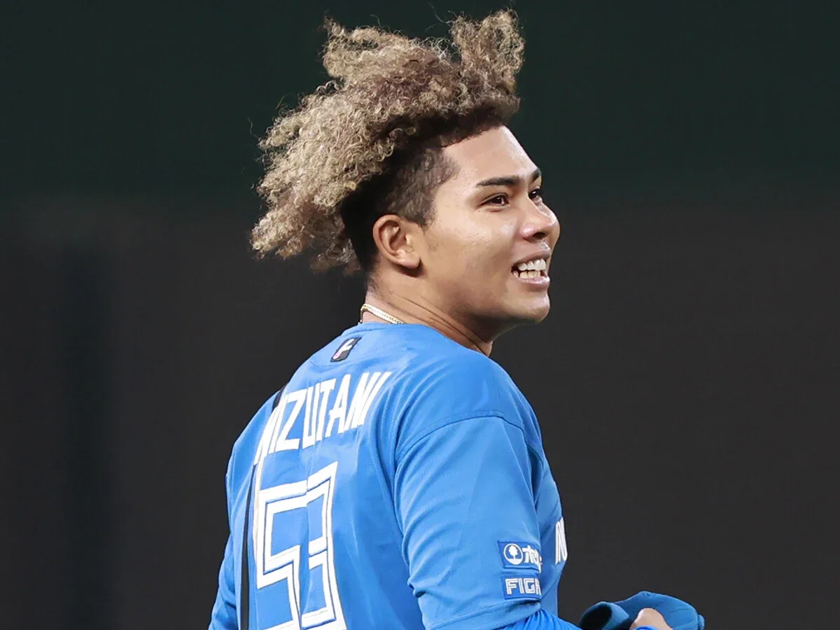 【プロ野球】鶴岡慎也のパ・リーグ順位予想 「優勝争いは日本ハムとソフトバンクの２強」「サブロー新監督のロッテは不気味」