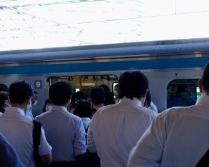「邪魔だから押したのよ」満員電車で乗客を転ばせた40代女性。“目に余る迷惑行為”で乗客全員を敵に回した結果――大反響セレクション
