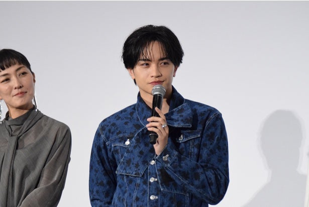 中島健人は「放っておくと止めどなく色気があふれ出す」？『ラブ≠コメディ』完成披露試写会で「ハーフドキュメンタリー」と作品を表現