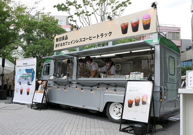 無印良品「旅するカフェインレスコーヒートラック」が東京・大阪・福岡を巡回中！こだわりのデカフェに限定フロートメニューも登場