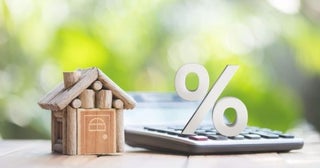 家を売って駅近マンションへ住み替えたいのですが、まだ住宅ローンが残っています。ローン完済前でも売却はできるのでしょうか？